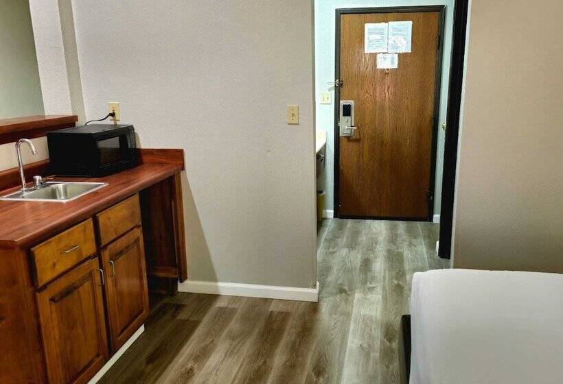 모텔 Budget Inn By OYO Barnesville Hwy 41