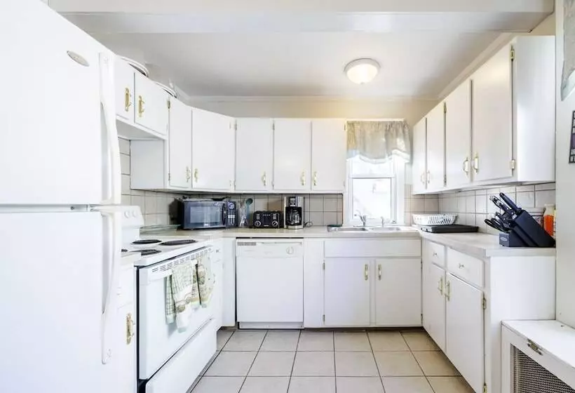 Majatalo 53 Geary Ave