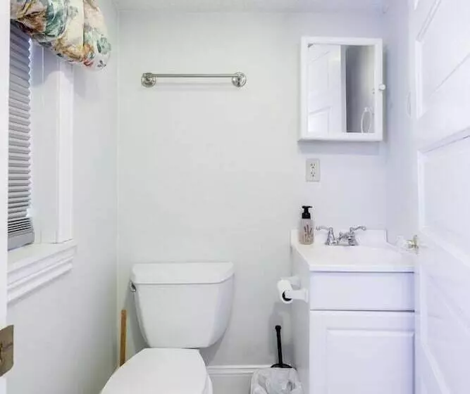 Majatalo 53 Geary Ave