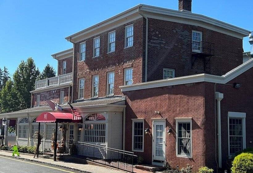 Publick House Hotel Inc