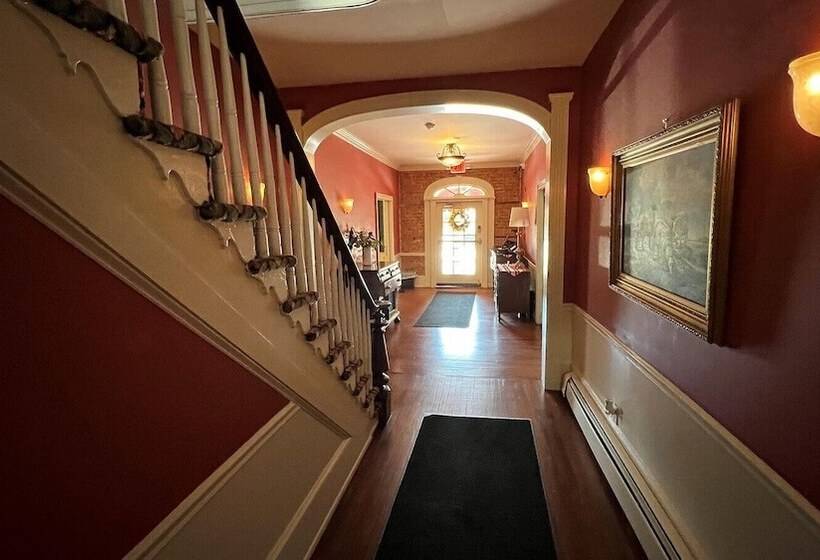 Publick House Hotel Inc