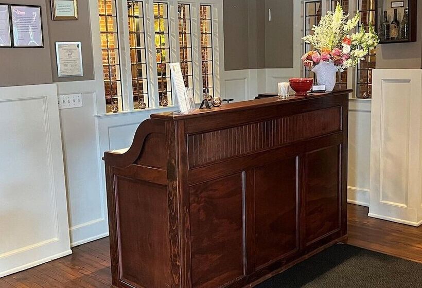 Publick House Hotel Inc