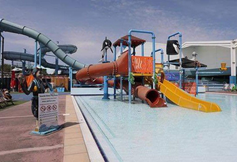 レジデンス 149 Unity Beach 6 Berth Encl Garden No Pets