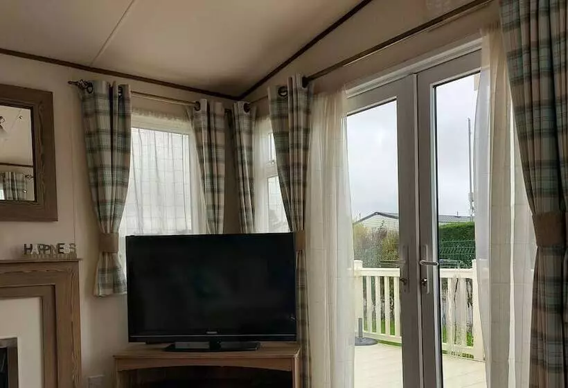 Residenssi 149 Unity Beach 6 Berth Encl Garden No Pets