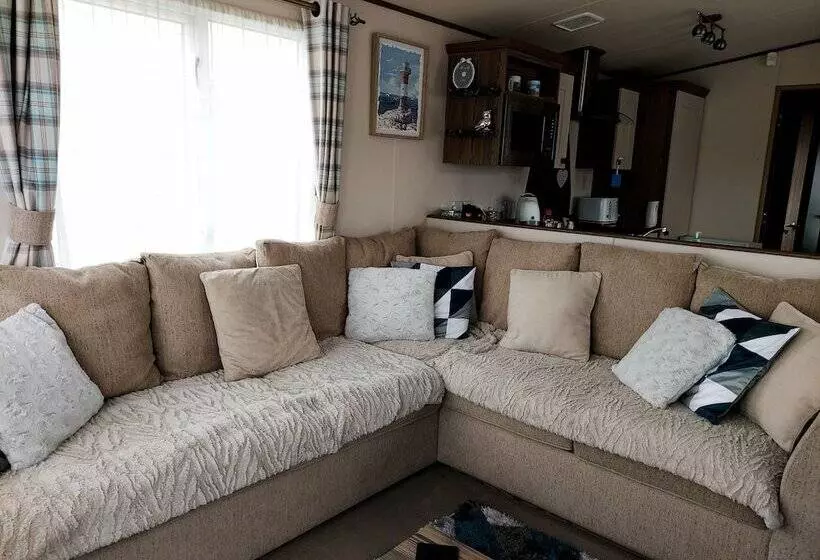 Residenssi 149 Unity Beach 6 Berth Encl Garden No Pets