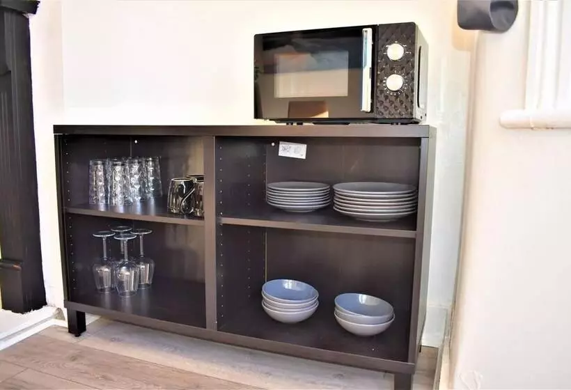 اقامتگاه Cosy, Modern House Nearby Seafront   Southend
