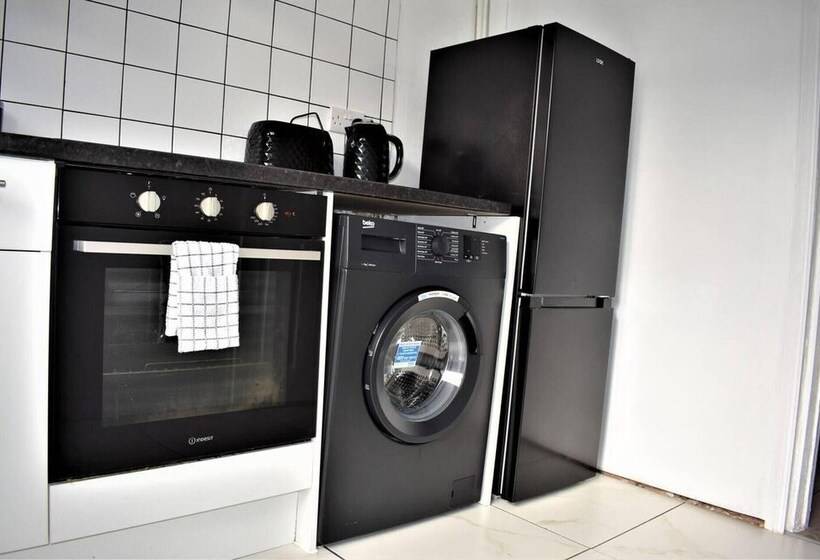 레지던스 Cosy, Modern House Nearby Seafront   Southend