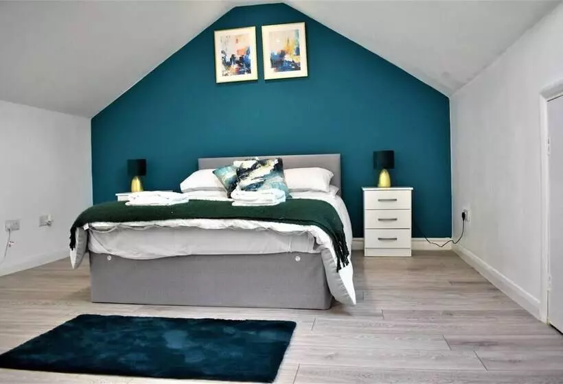 اقامتگاه Cosy, Modern House Nearby Seafront   Southend