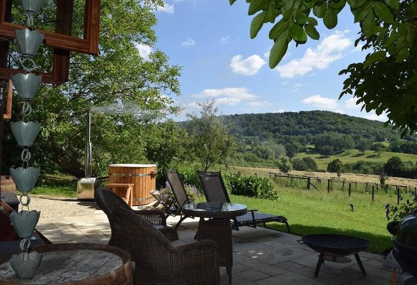 Shephards Hut With Hot Tub In The Cotswolds
