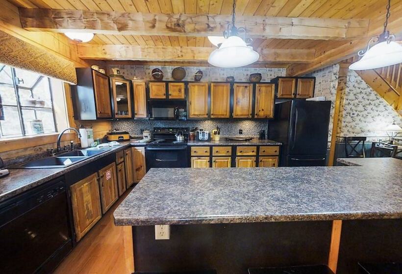 Smoky Mountain Lodge