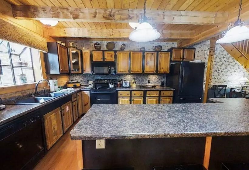 Smoky Mountain Lodge