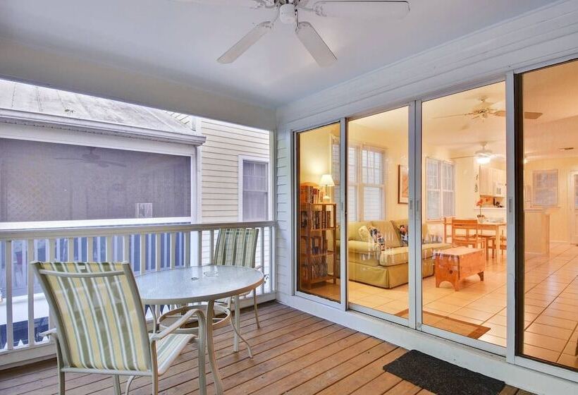 A Little Slice Of Paradise By Avantstay Communal Pool, Screened In Porch, Great Location! Month Long