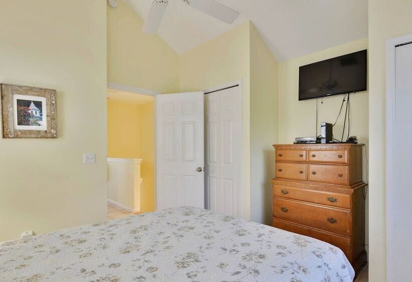 A Little Slice Of Paradise By Avantstay Communal Pool, Screened In Porch, Great Location! Month Long