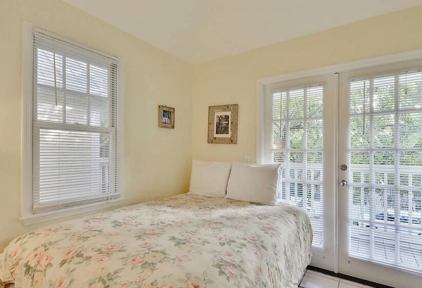 A Little Slice Of Paradise By Avantstay Communal Pool, Screened In Porch, Great Location! Month Long