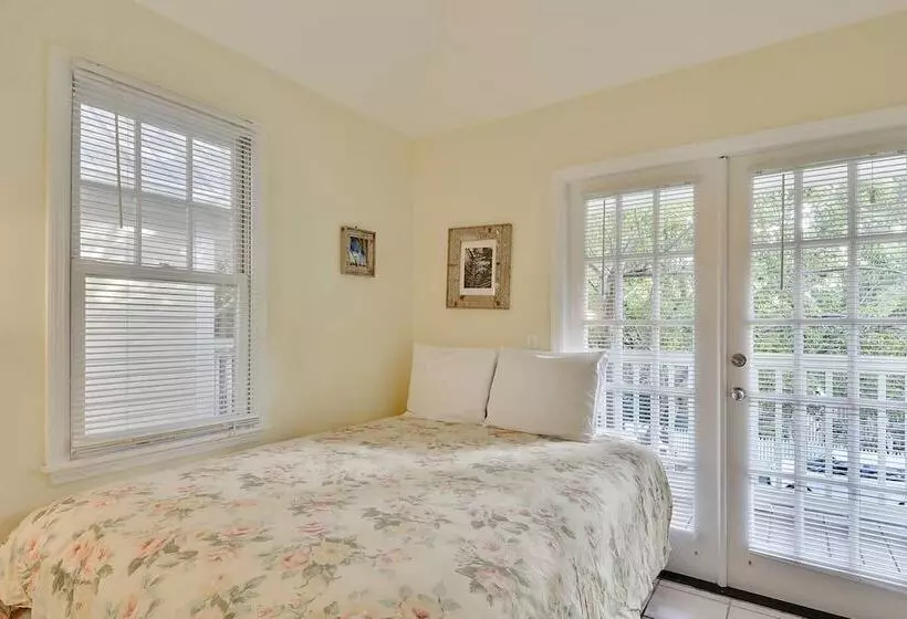 A Little Slice Of Paradise By Avantstay Communal Pool, Screened In Porch, Great Location! Month Long