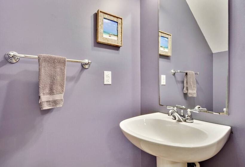 A Little Slice Of Paradise By Avantstay Communal Pool, Screened In Porch, Great Location! Month Long