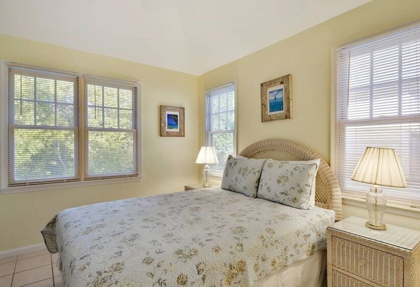 A Little Slice Of Paradise By Avantstay Communal Pool, Screened In Porch, Great Location! Month Long