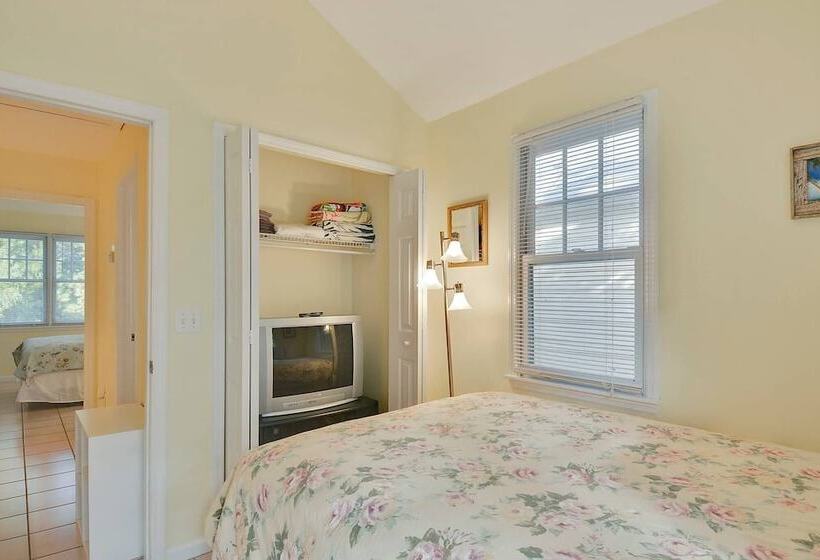 A Little Slice Of Paradise By Avantstay Communal Pool, Screened In Porch, Great Location! Month Long