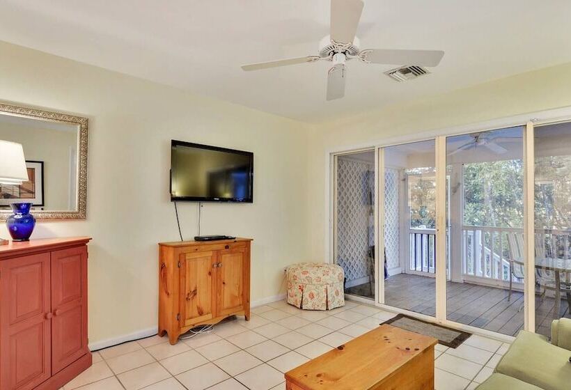 A Little Slice Of Paradise By Avantstay Communal Pool, Screened In Porch, Great Location! Month Long