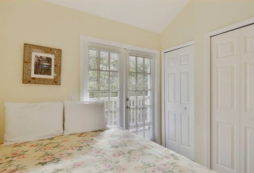 A Little Slice Of Paradise By Avantstay Communal Pool, Screened In Porch, Great Location! Month Long