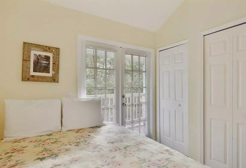 A Little Slice Of Paradise By Avantstay Communal Pool, Screened In Porch, Great Location! Month Long