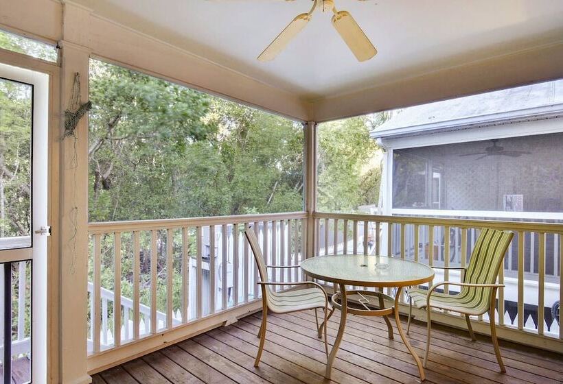 A Little Slice Of Paradise By Avantstay Communal Pool, Screened In Porch, Great Location! Month Long