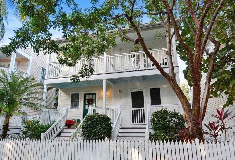 A Little Slice Of Paradise By Avantstay Communal Pool, Screened In Porch, Great Location! Month Long