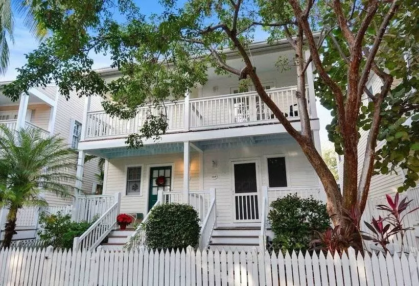 A Little Slice Of Paradise By Avantstay Communal Pool, Screened In Porch, Great Location! Month Long