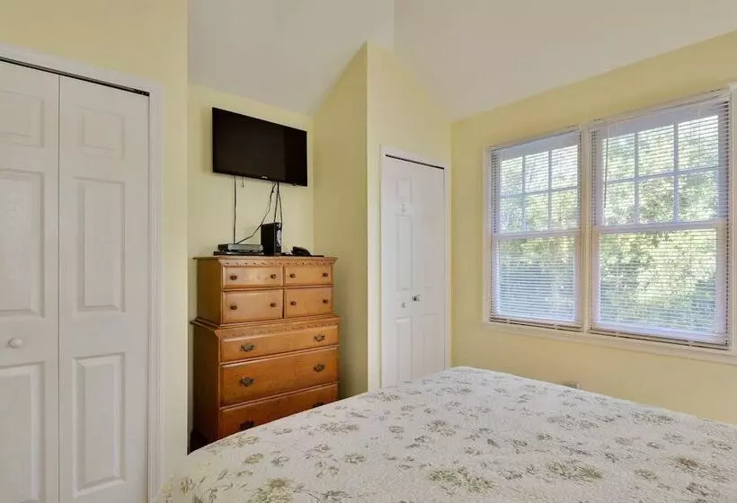 A Little Slice Of Paradise By Avantstay Communal Pool, Screened In Porch, Great Location! Month Long