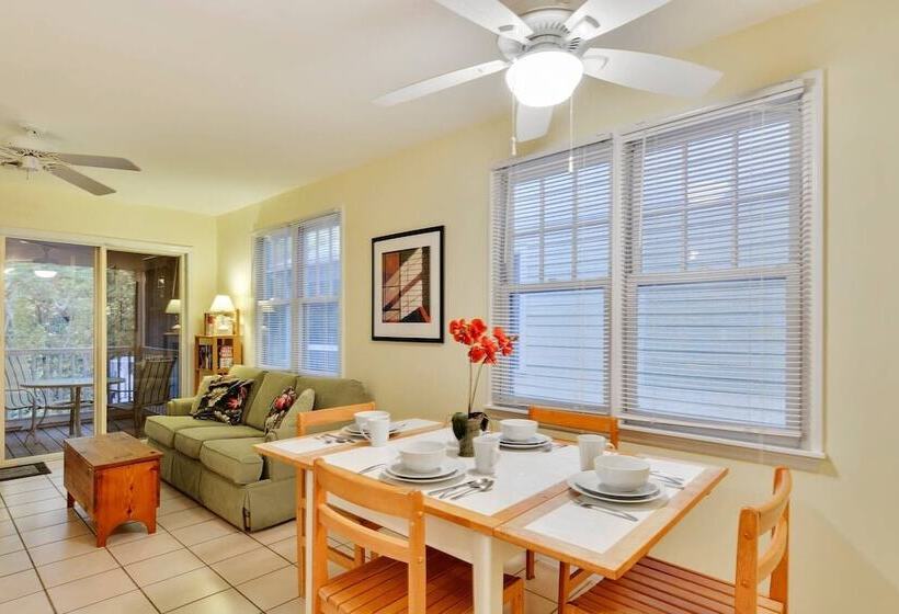 A Little Slice Of Paradise By Avantstay Communal Pool, Screened In Porch, Great Location! Month Long