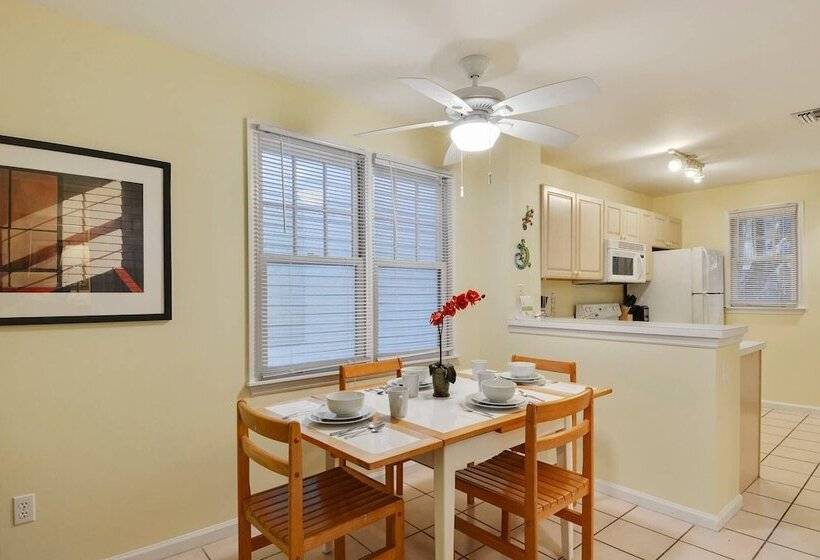 A Little Slice Of Paradise By Avantstay Communal Pool, Screened In Porch, Great Location! Month Long