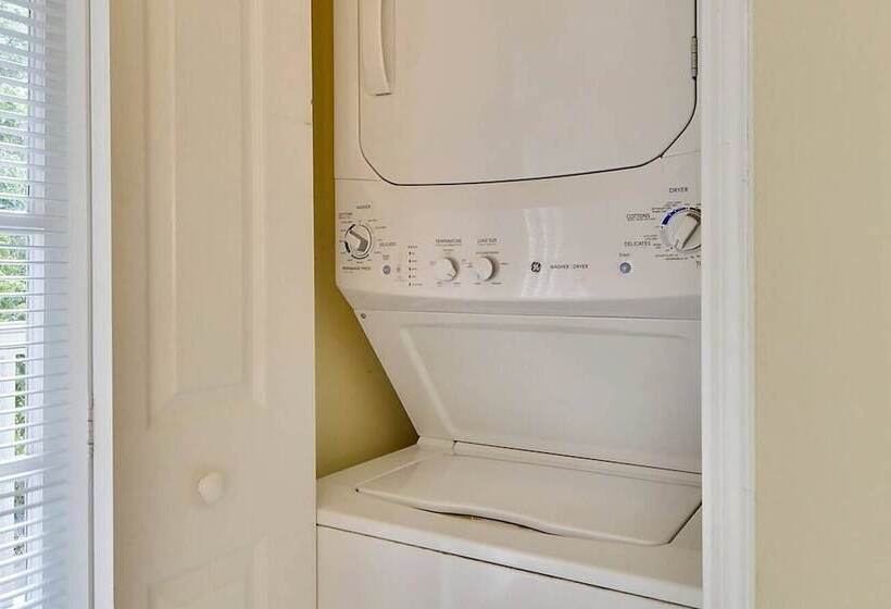 A Little Slice Of Paradise By Avantstay Communal Pool, Screened In Porch, Great Location! Month Long