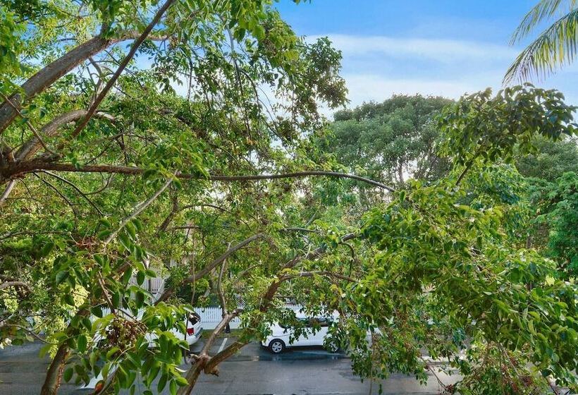 A Little Slice Of Paradise By Avantstay Communal Pool, Screened In Porch, Great Location! Month Long