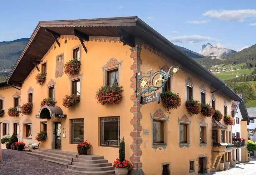 تختخواب و صبحانه Cavallino D Oro