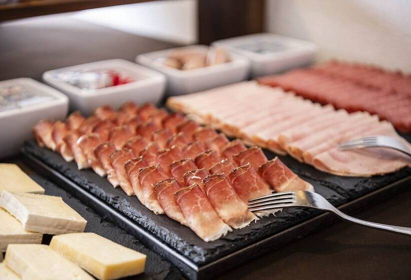 تختخواب و صبحانه Cavallino D Oro