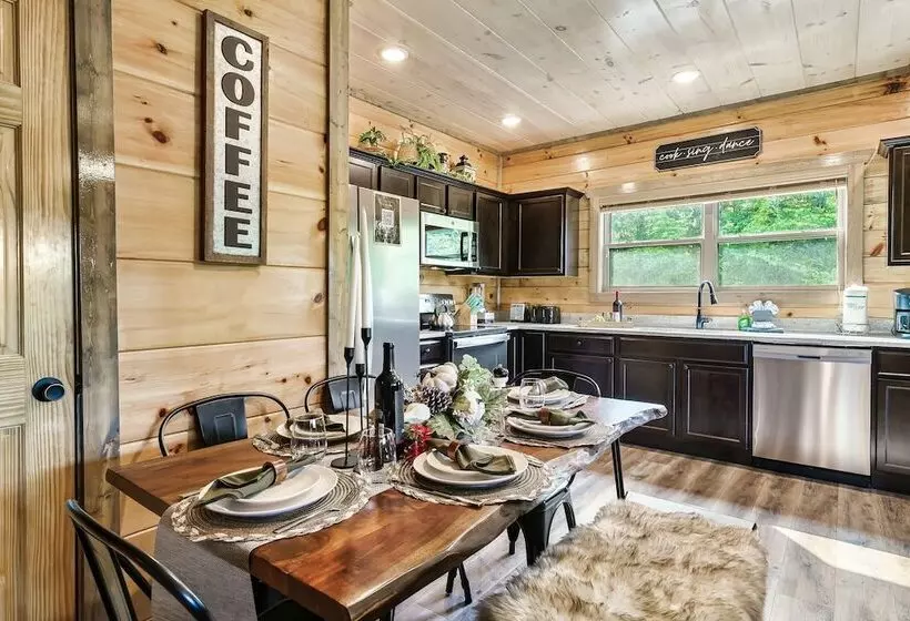 Eagle Splash Vista| Pool Projector, Pet Friendly, Game Room