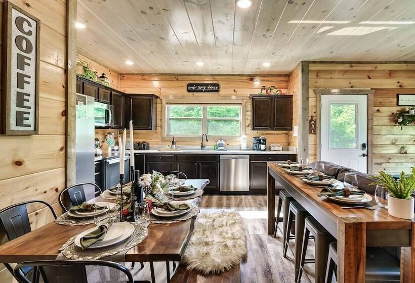 Eagle Splash Vista| Pool Projector, Pet Friendly, Game Room