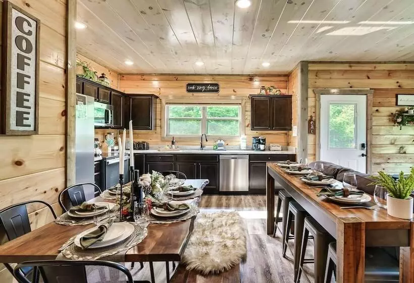 Eagle Splash Vista| Pool Projector, Pet Friendly, Game Room