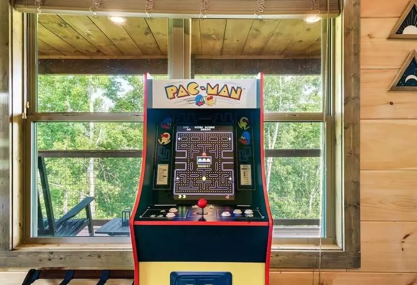 Eagle Splash Vista| Pool Projector, Pet Friendly, Game Room
