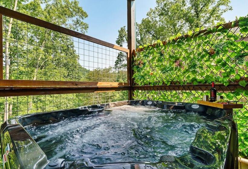 Eagle Splash Vista| Pool Projector, Pet Friendly, Game Room