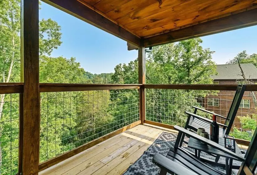 Eagle Splash Vista| Pool Projector, Pet Friendly, Game Room