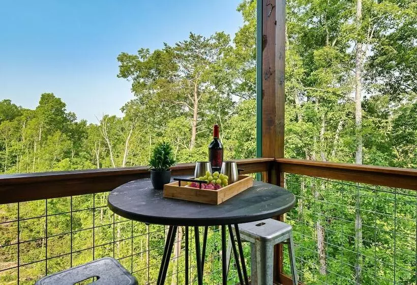 Eagle Splash Vista| Pool Projector, Pet Friendly, Game Room