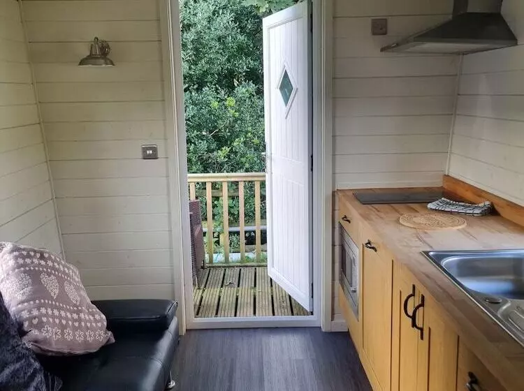 Glamping Hut   Riverview 5