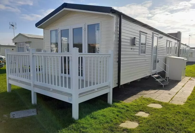 Hotelli Beautiful 3 Bed Caravan In Walton On The Naze
