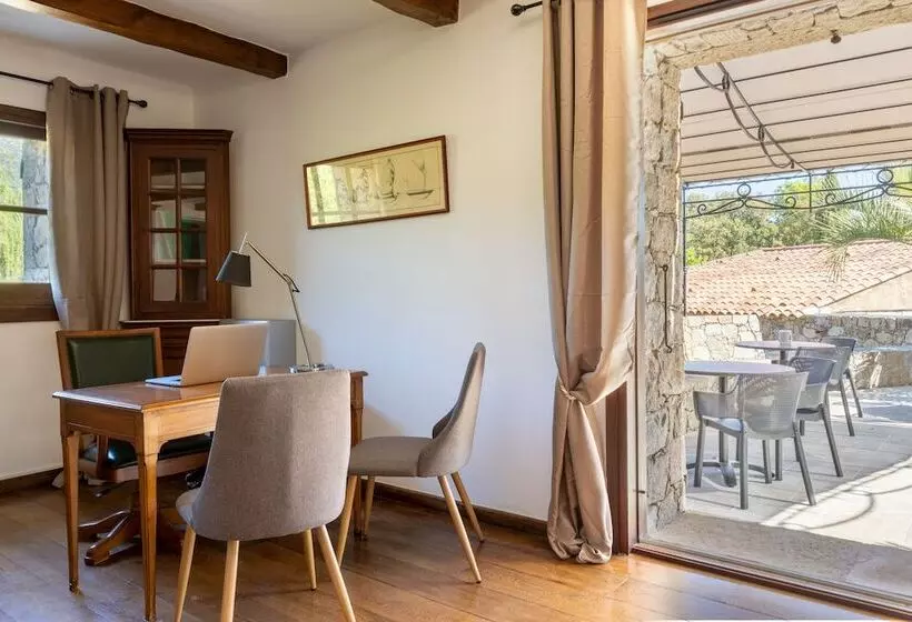 Hotelli Domaine Du Reginu