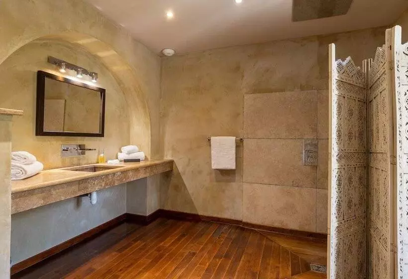 Hotelli Domaine Du Reginu