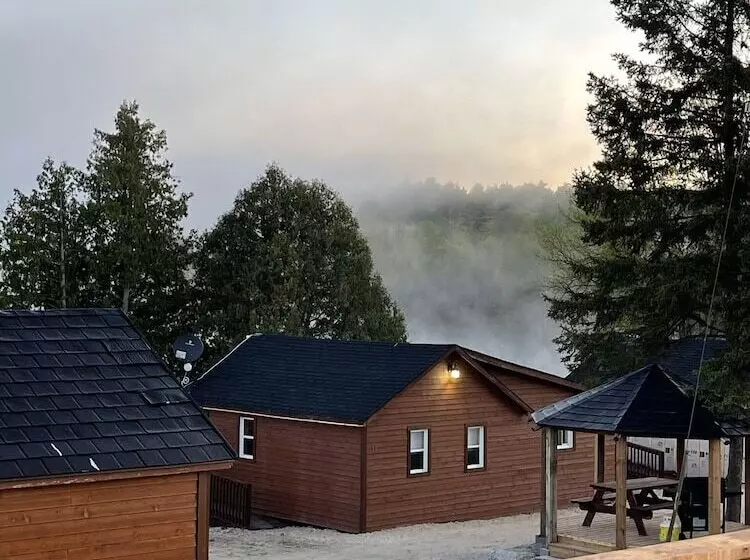 Hotelli Riverdale Resort