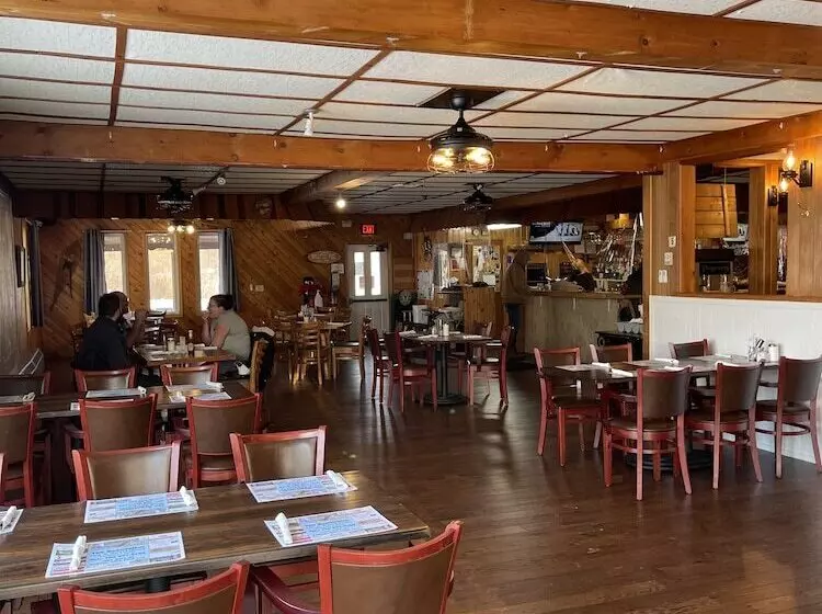 Hotelli Riverdale Resort