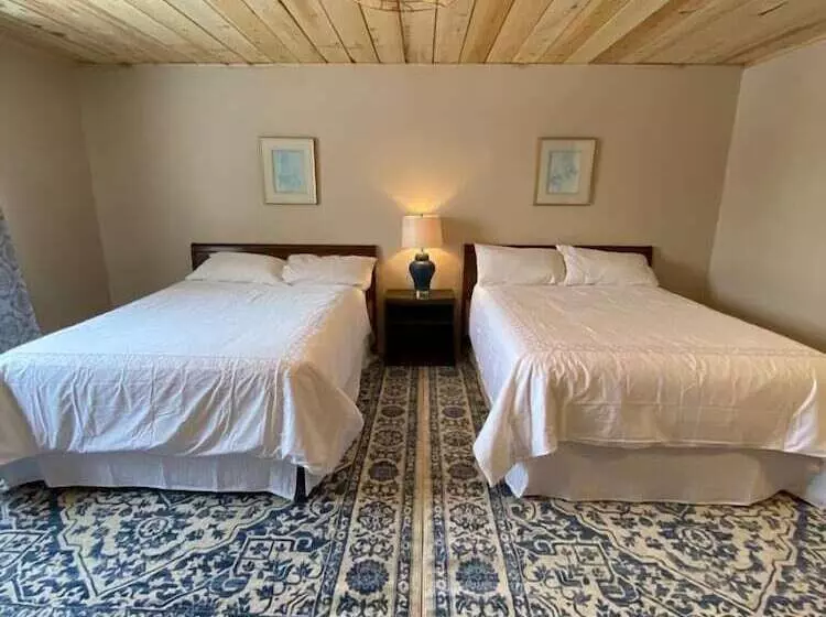 Hotelli Riverdale Resort