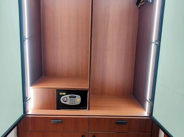 Lake View Hotel And Resort